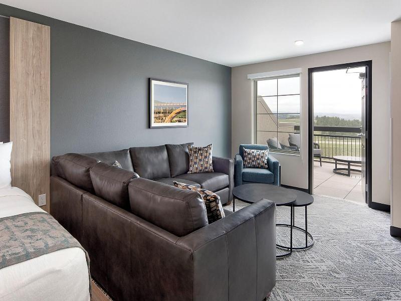 Clubhouse Hotel Suites Rapid City image