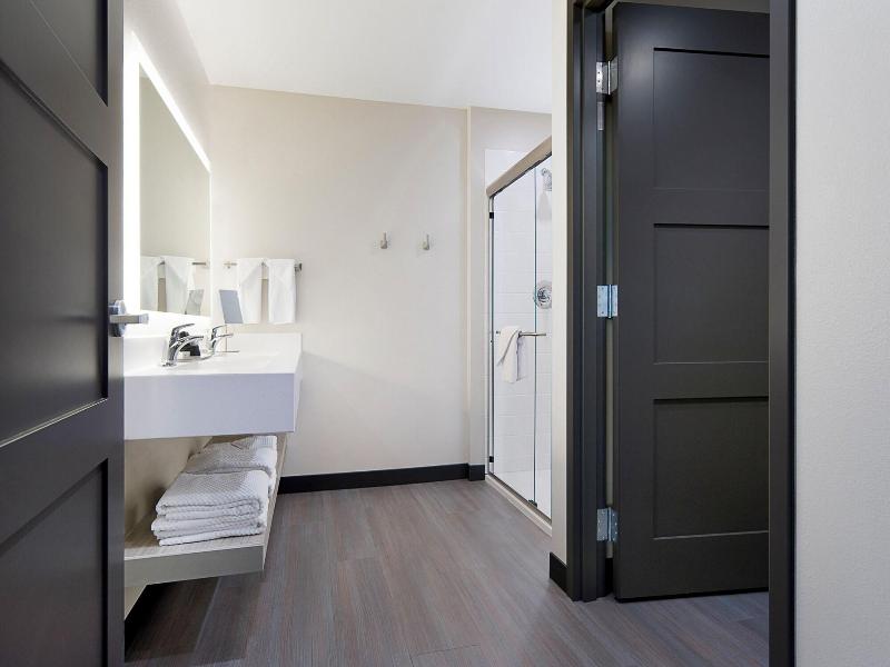 Clubhouse Hotel Suites Rapid City image