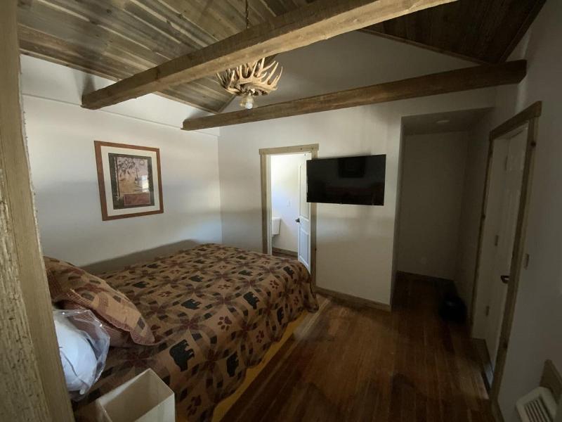 Island Park Lodge image