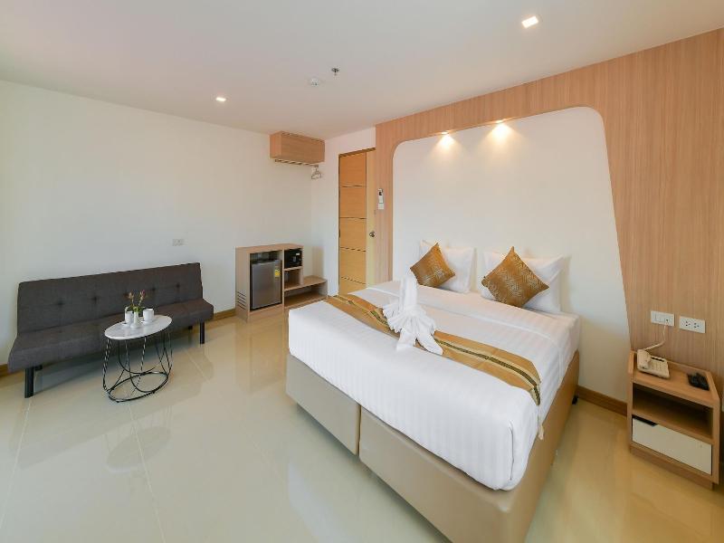 Iris Palace image