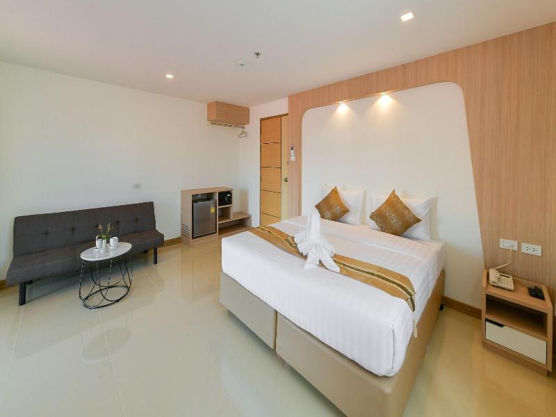 Iris Palace image