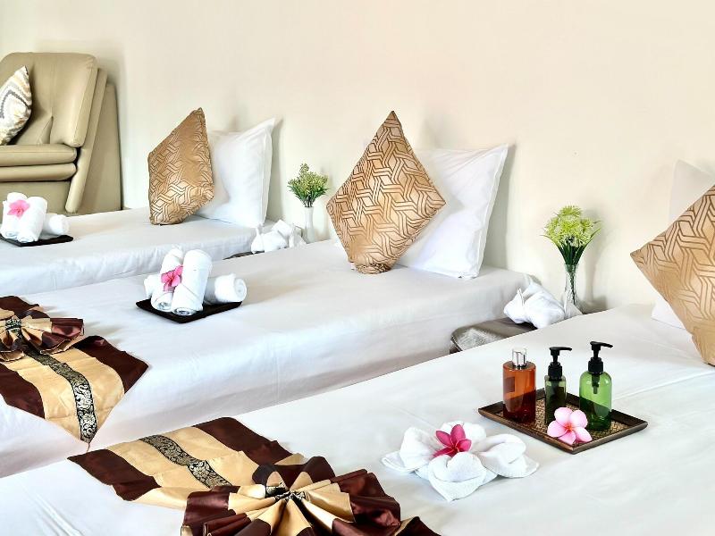 Iris Palace image