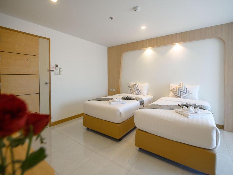 Iris Palace image