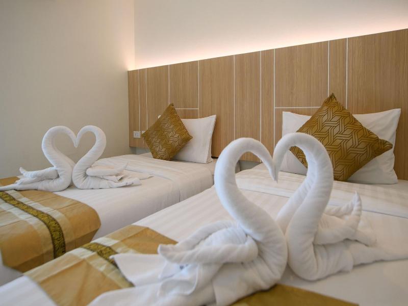 Iris Palace image