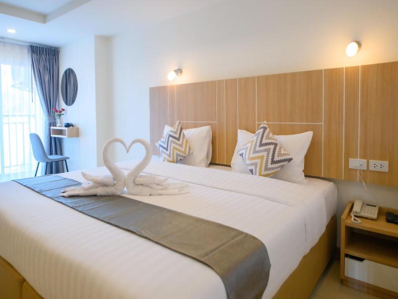 Iris Palace image