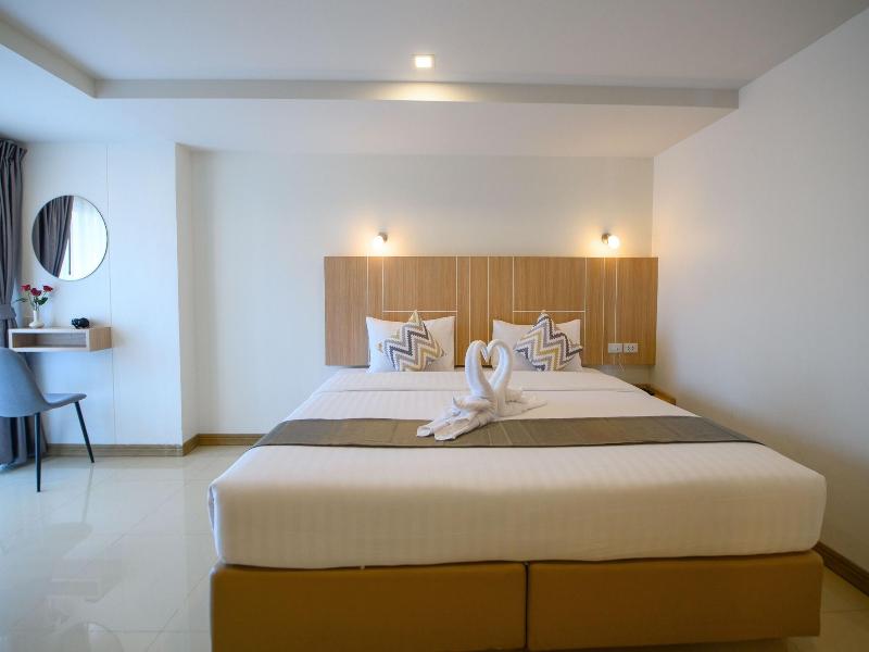 Iris Palace image