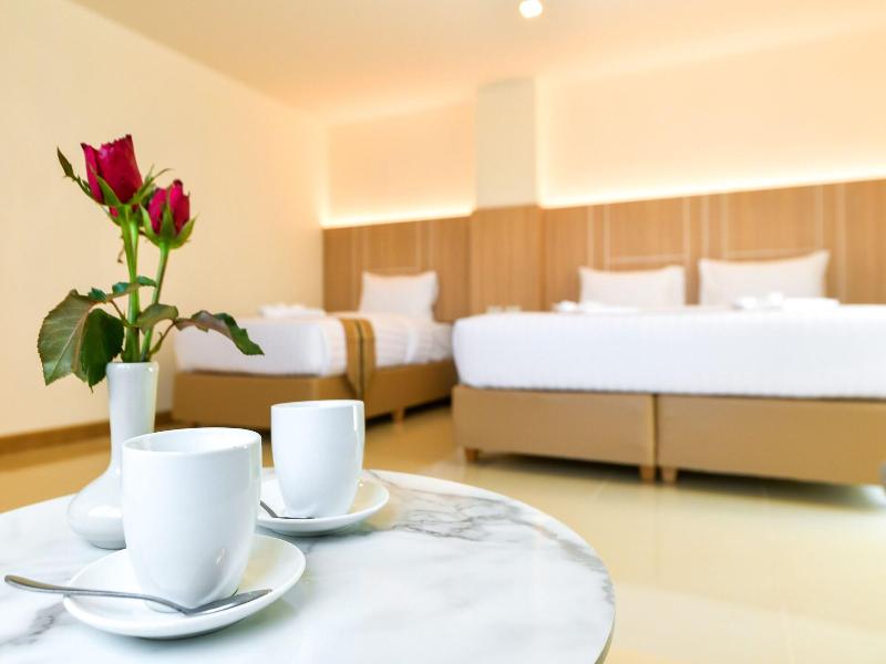 Iris Palace image