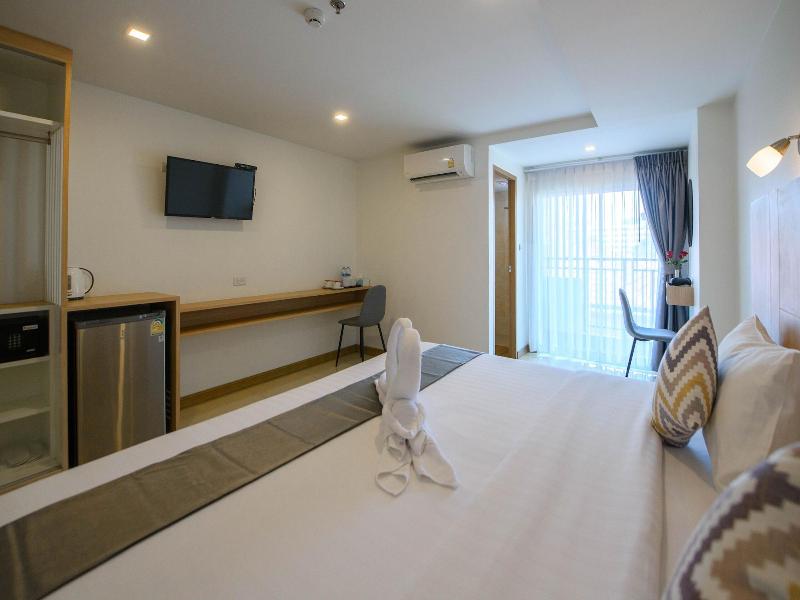 Iris Palace image