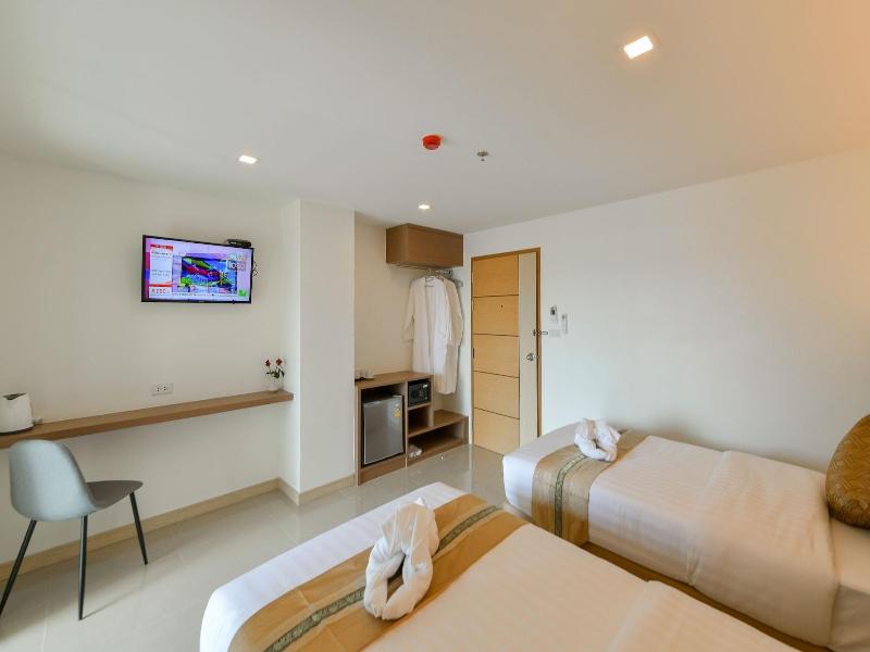 Iris Palace image