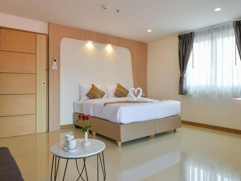 Iris Palace image