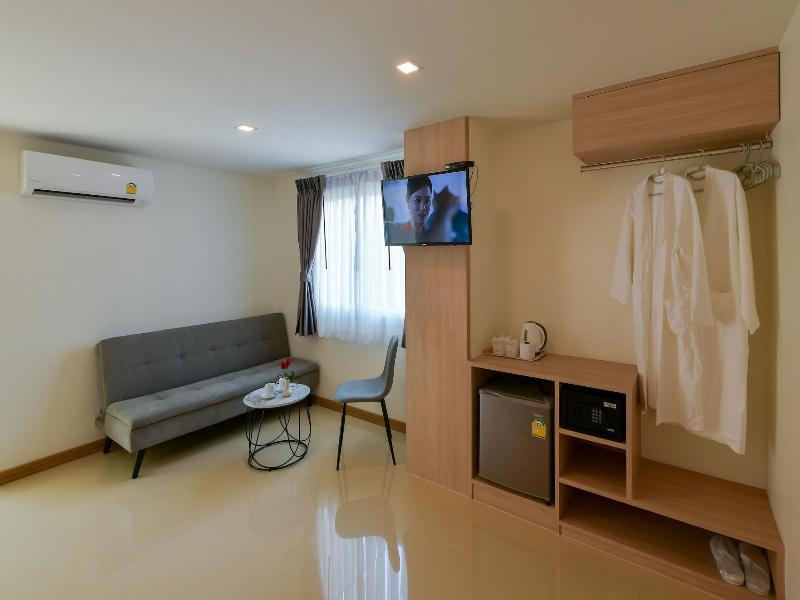 Iris Palace image