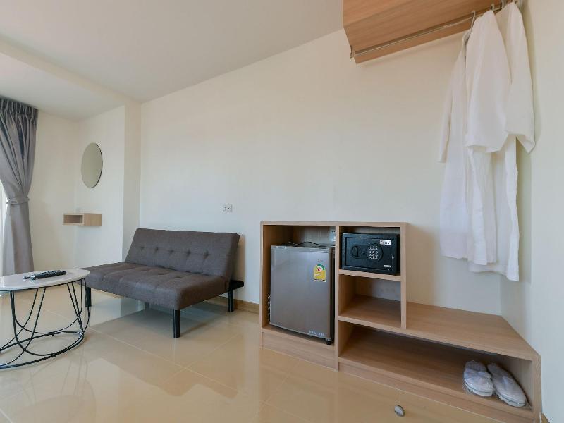 Iris Palace image