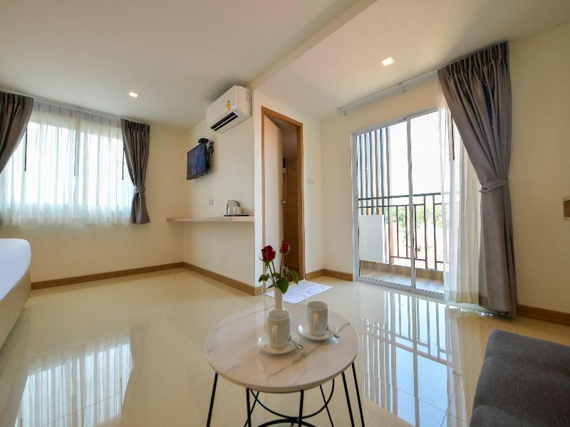 Iris Palace image