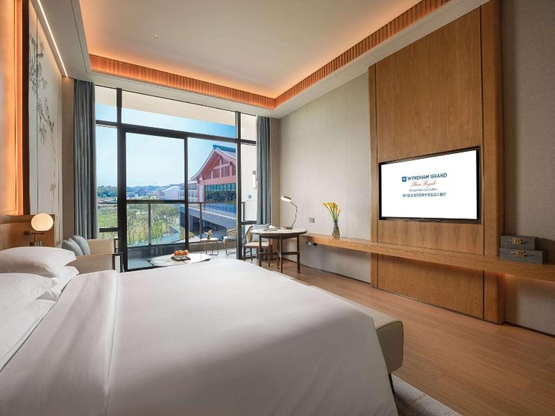 Wyndham Grand Plaza Royale Xiangai Mountain Fuzh image