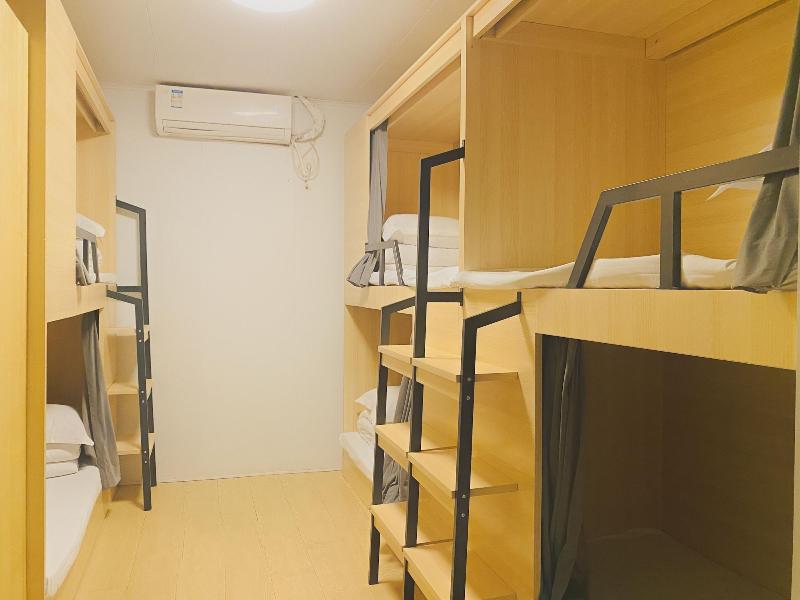 Hidden Garden International Youth Hostel - Orien image
