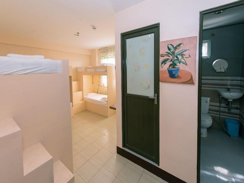 Fb Budgetel Suites image