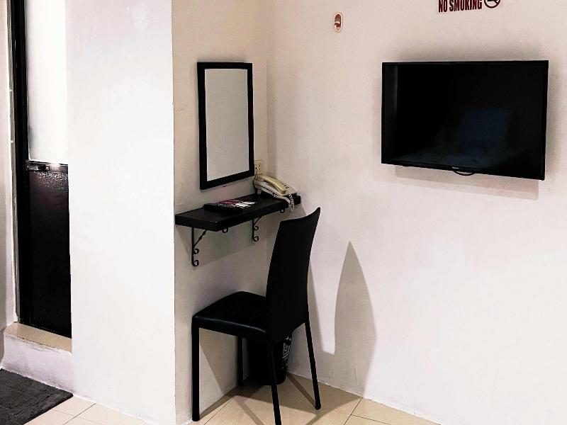 Fb Budgetel Suites image
