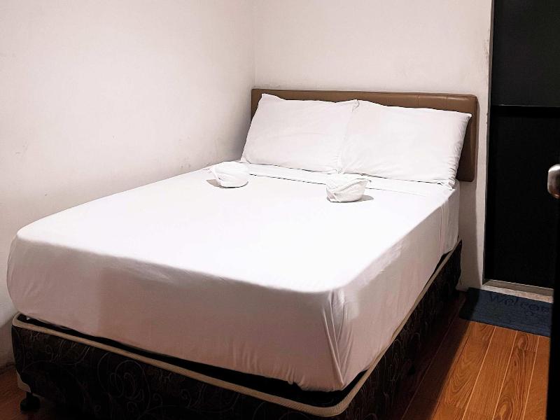 Fb Budgetel Suites image