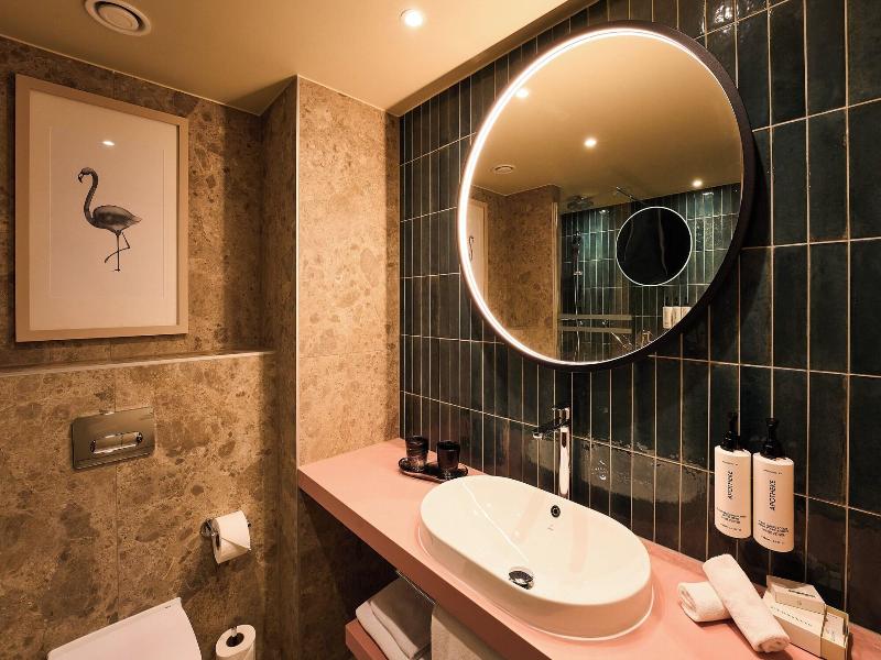 Voco Malta By Ihg image