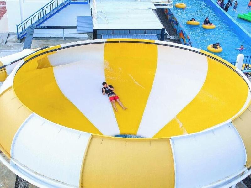 Waterworld Hotel image