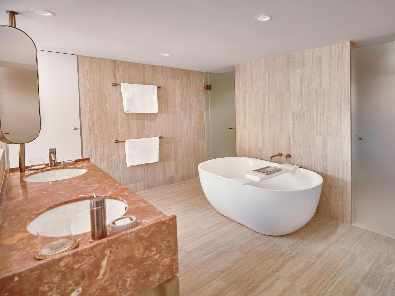 Avani Mooloolaba Beach Hotel image