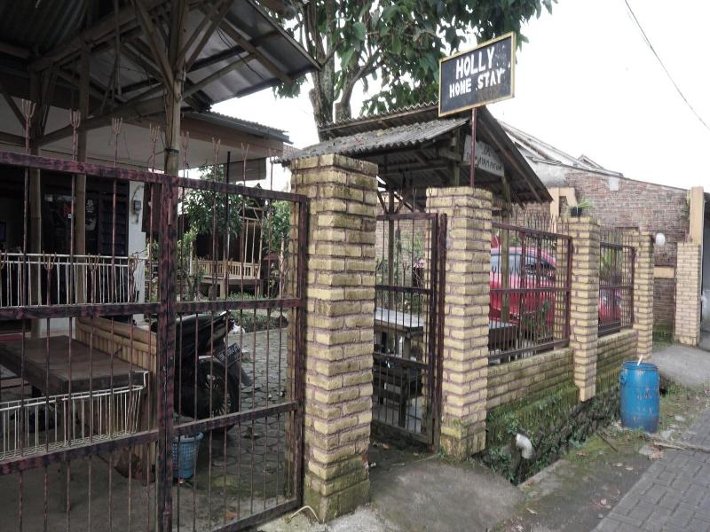 Hotel O Holy Homestaynearwisata Kopi Desa Tamans image