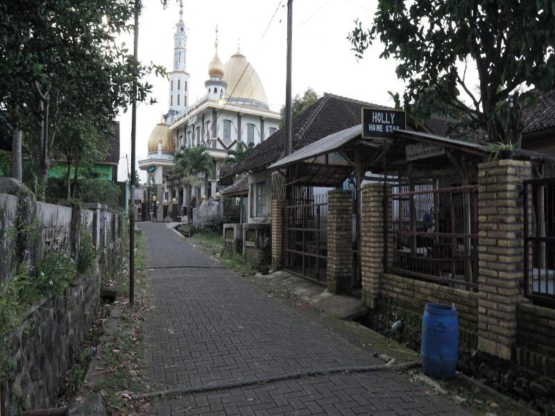 Hotel O Holy Homestaynearwisata Kopi Desa Tamans image