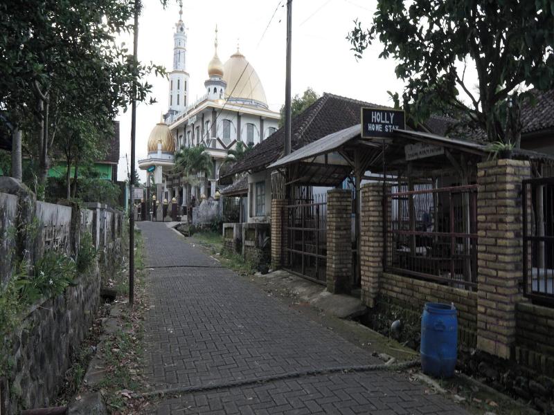 Hotel O Holy Homestaynearwisata Kopi Desa Tamans image