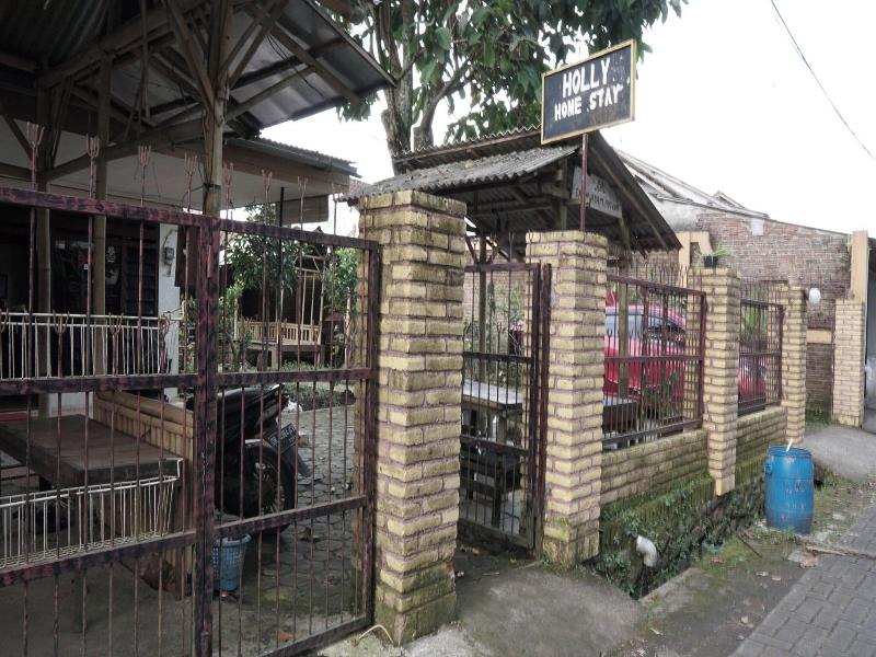 Hotel O Holy Homestaynearwisata Kopi Desa Tamans image