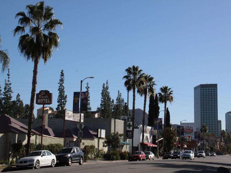 El Royale Hotel Near Universal Studios image