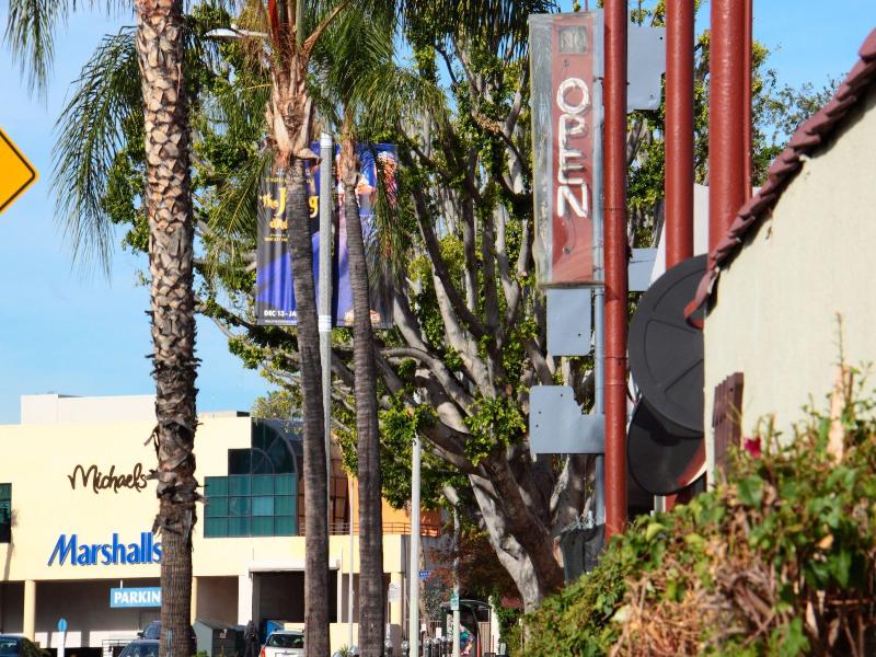 El Royale Hotel Near Universal Studios image