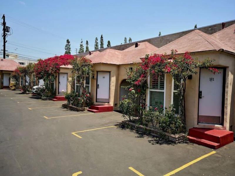El Royale Hotel Near Universal Studios image