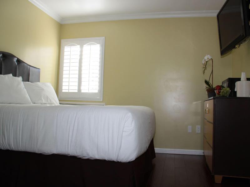 El Royale Hotel Near Universal Studios image