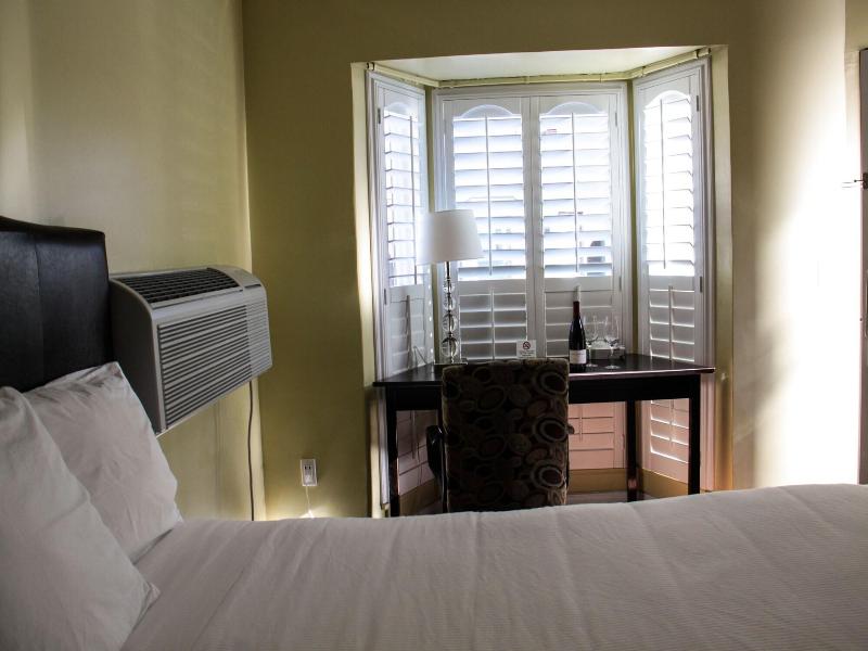 El Royale Hotel Near Universal Studios image