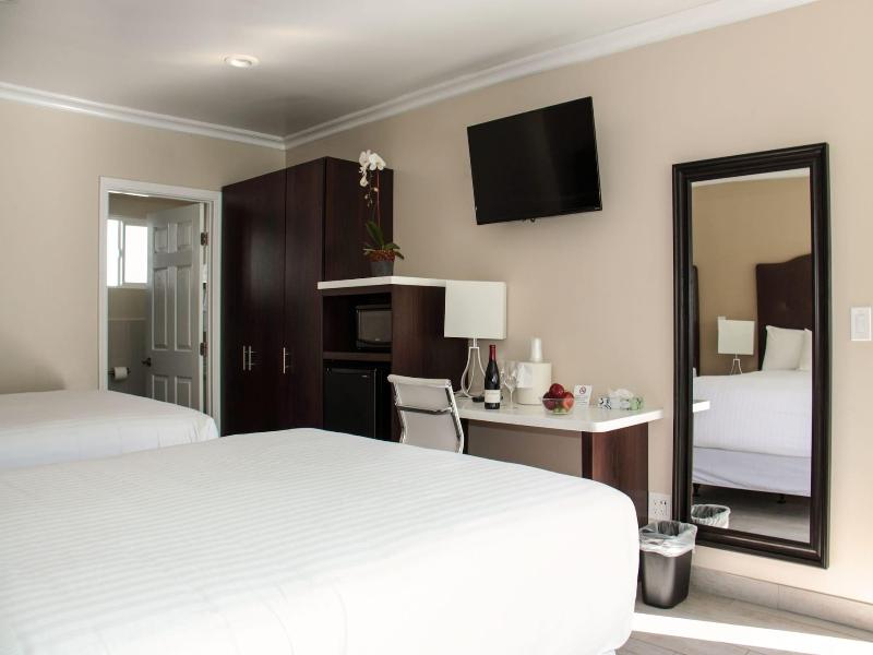 El Royale Hotel Near Universal Studios image