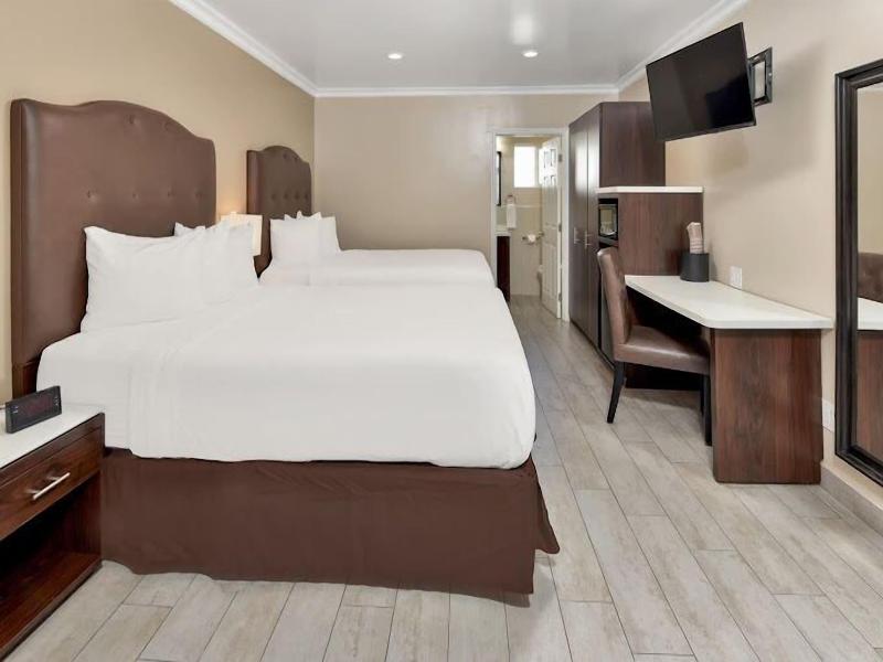 El Royale Hotel Near Universal Studios image