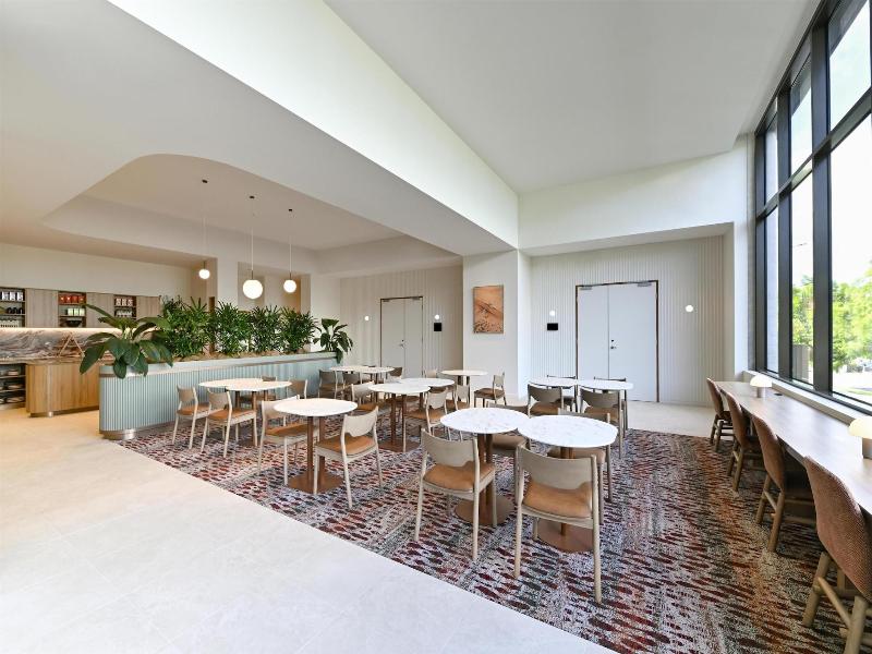Adina Chermside Brisbane image