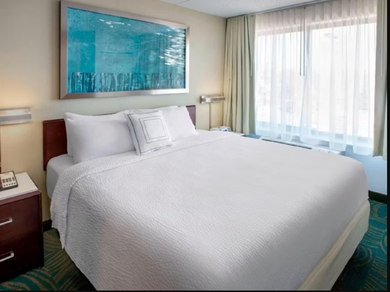 Holiday Inn Express & SUI Overland Park S. by IHG image