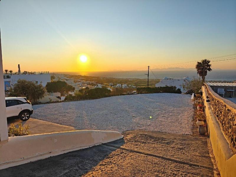 Kiklamino Sunset Studios image