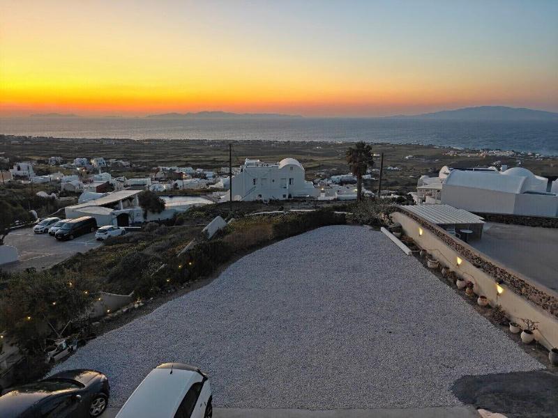 Kiklamino Sunset Studios image