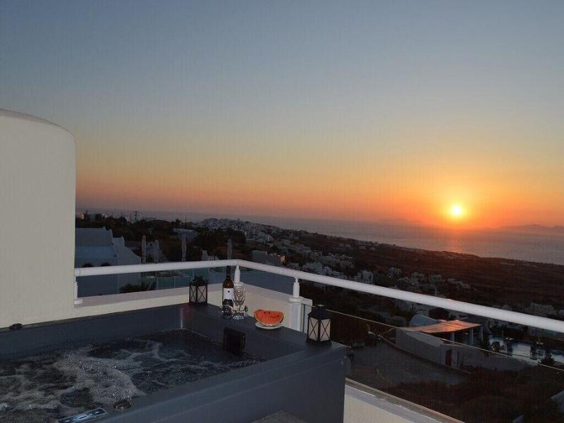Kiklamino Sunset Studios image
