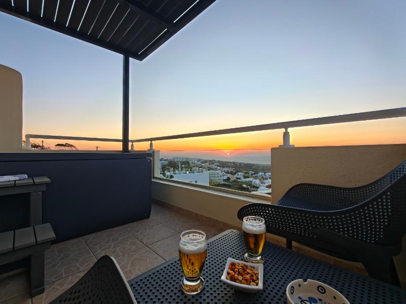 Kiklamino Sunset Studios image