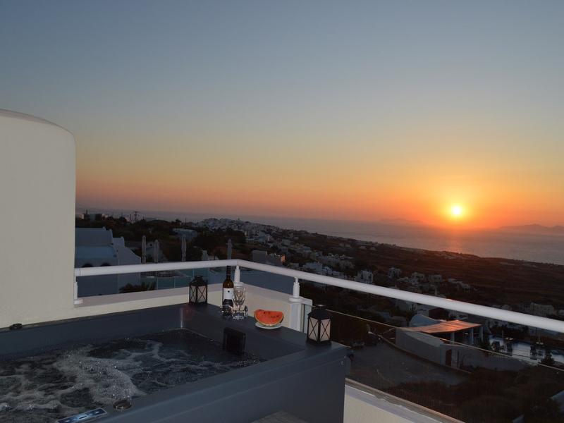 Kiklamino Sunset Studios image