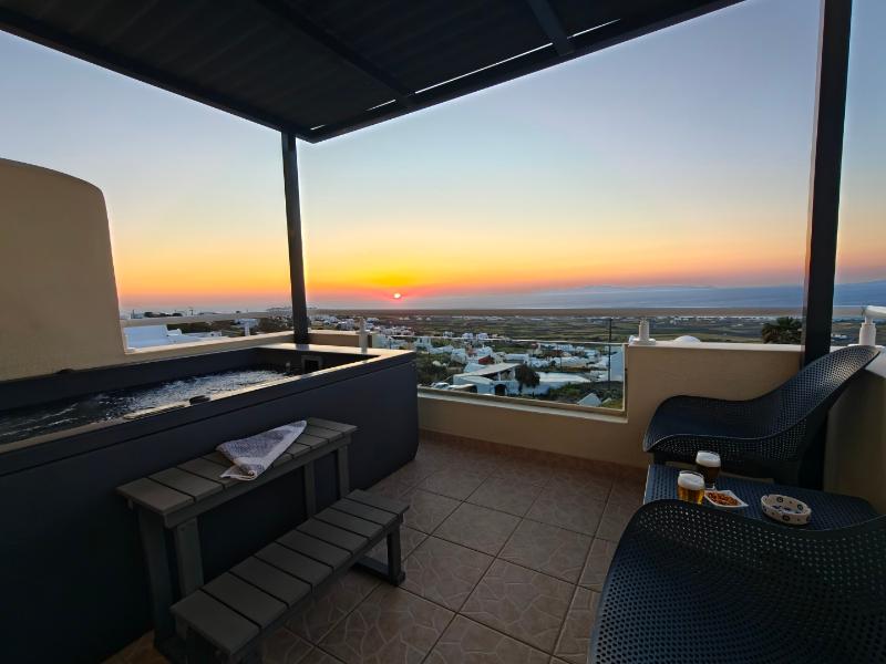 Kiklamino Sunset Studios image