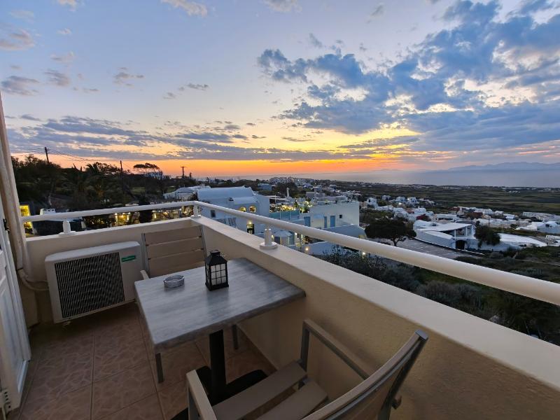 Kiklamino Sunset Studios image