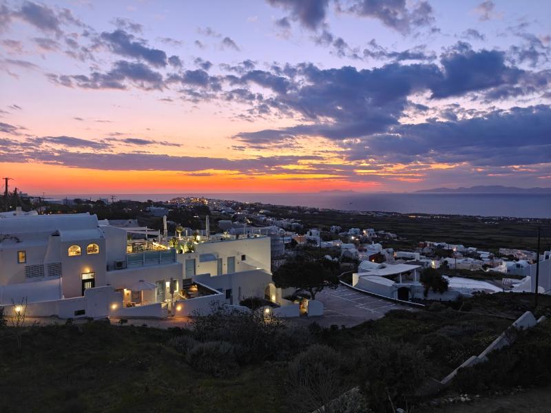 Kiklamino Sunset Studios image