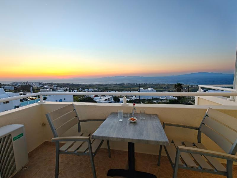 Kiklamino Sunset Studios image