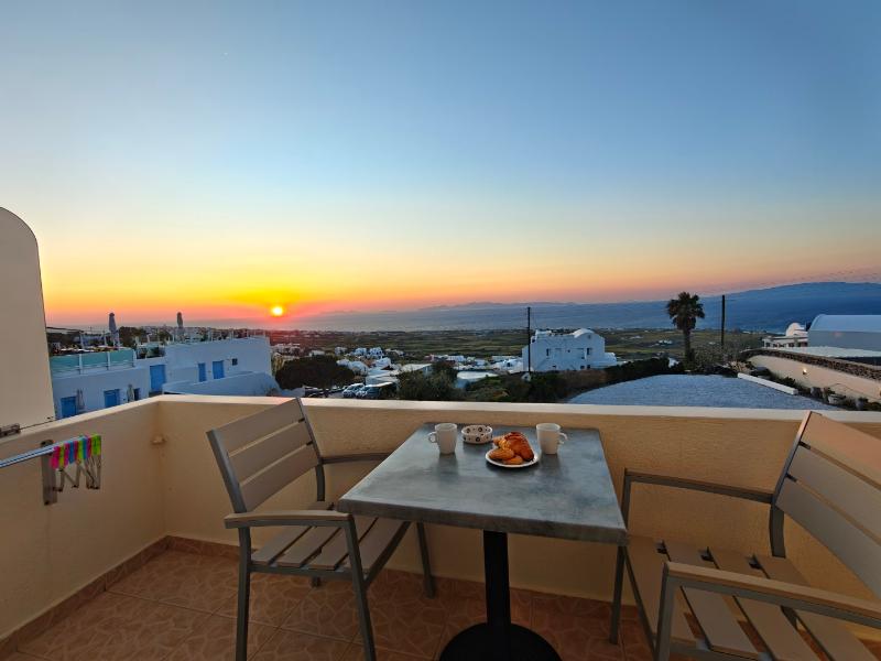 Kiklamino Sunset Studios image