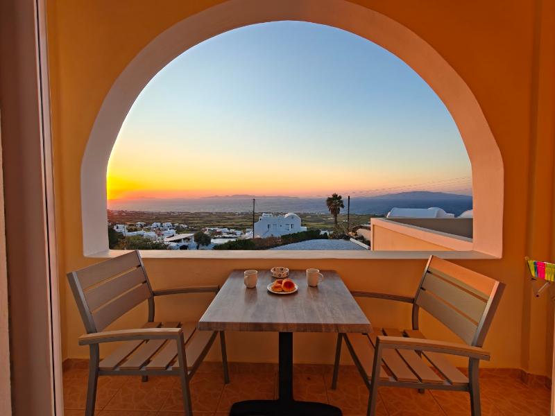 Kiklamino Sunset Studios image