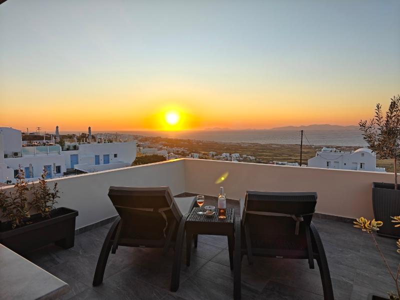 Kiklamino Sunset Studios image